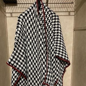 Houndstooth Wrap for the grown & sexy❤️
